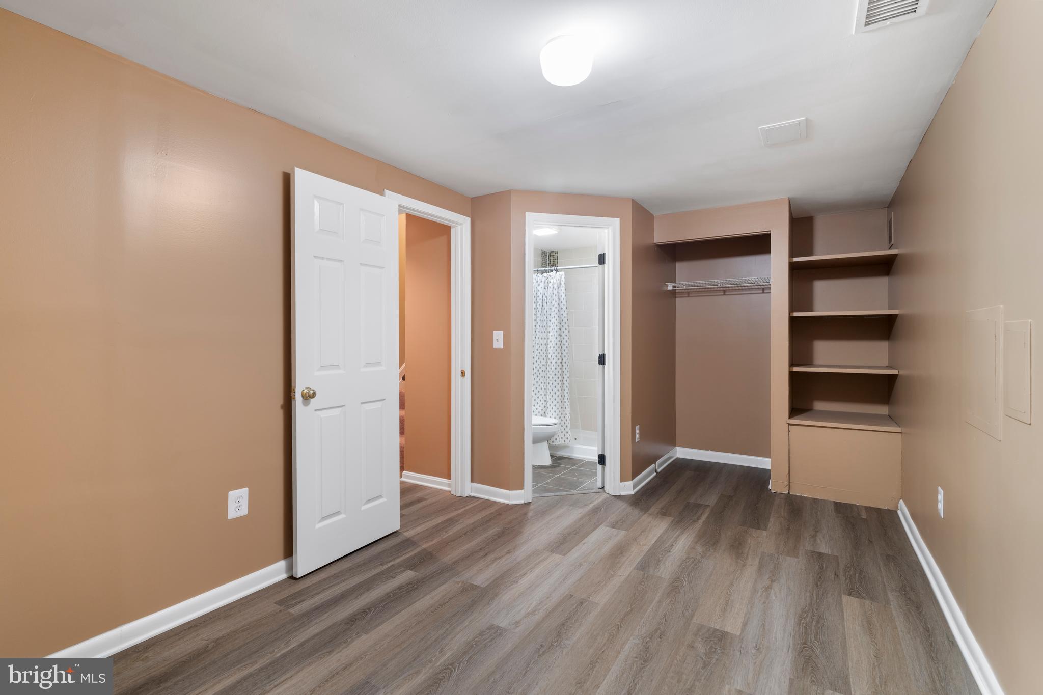 1205 N FARLEY COURT N