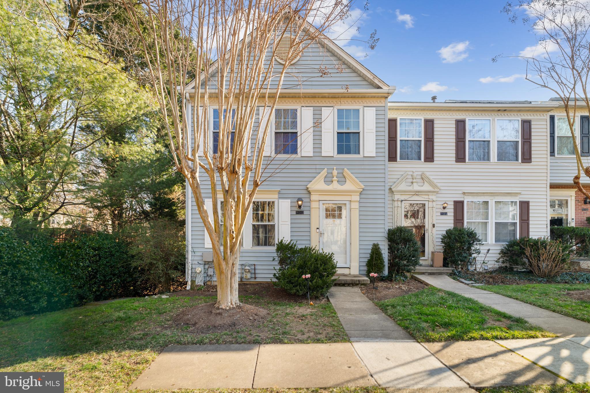 1205 N FARLEY COURT N