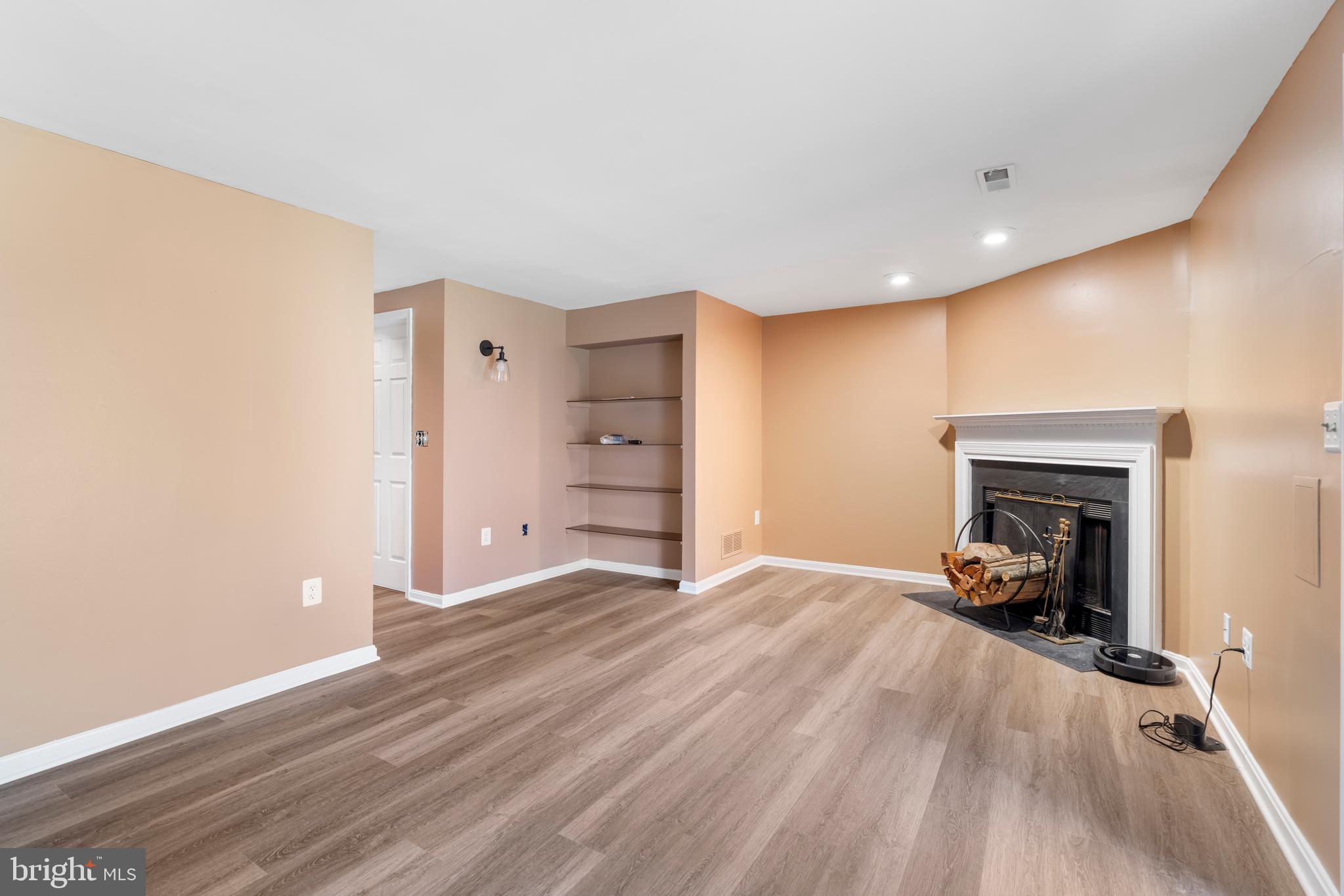 1205 N FARLEY COURT N