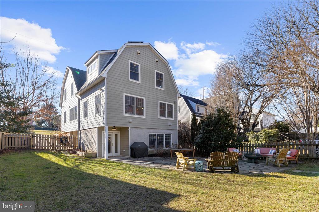 1102 POPLAR AVENUE