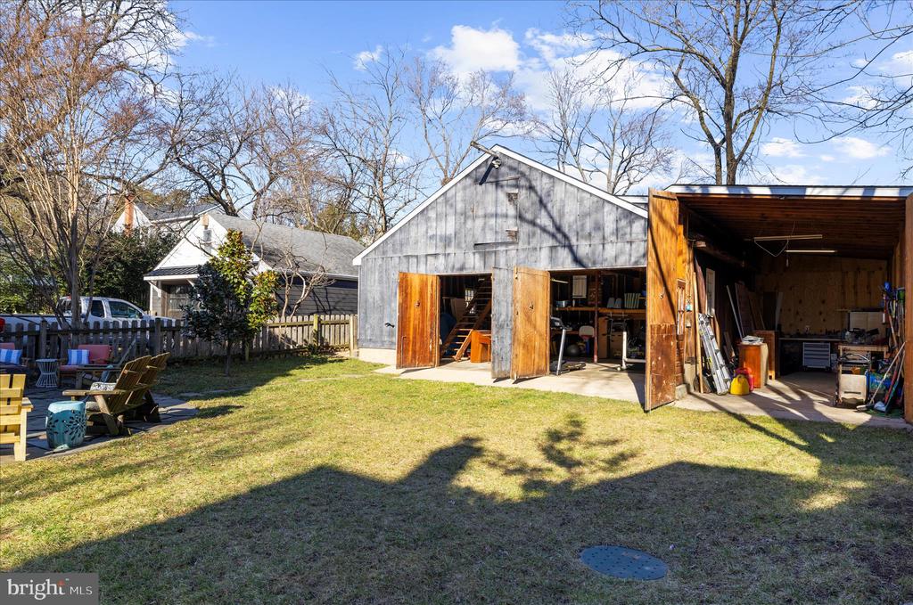 1102 POPLAR AVENUE