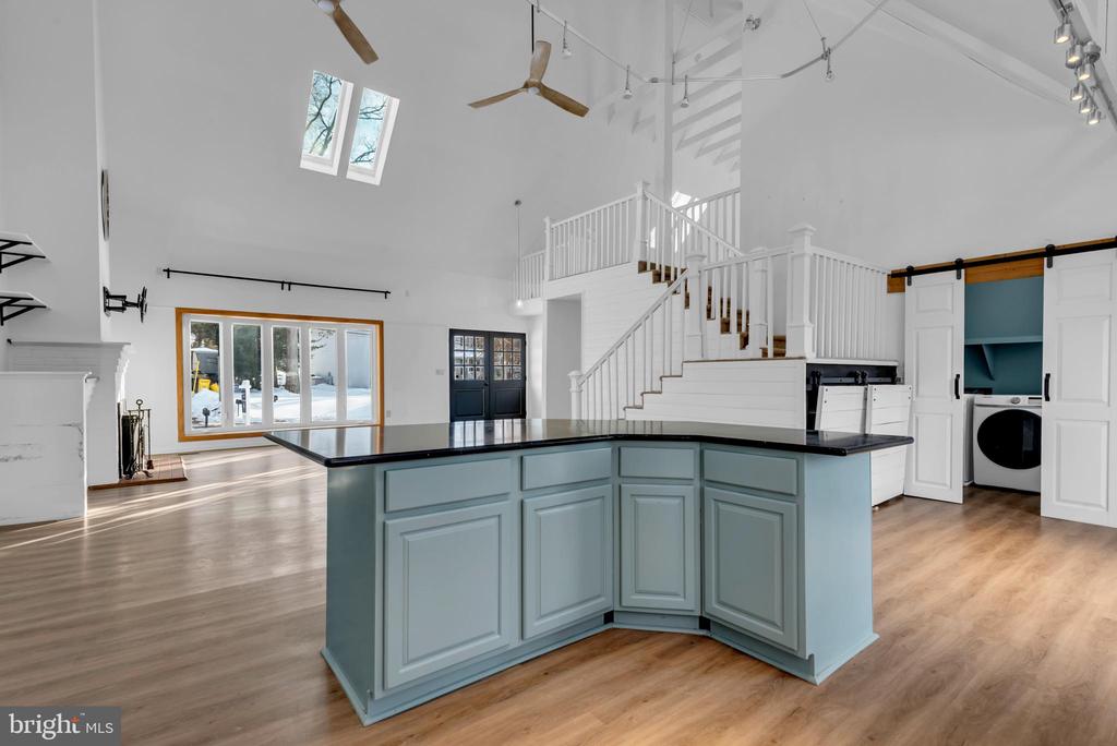 1080 CRESTVIEW DRIVE