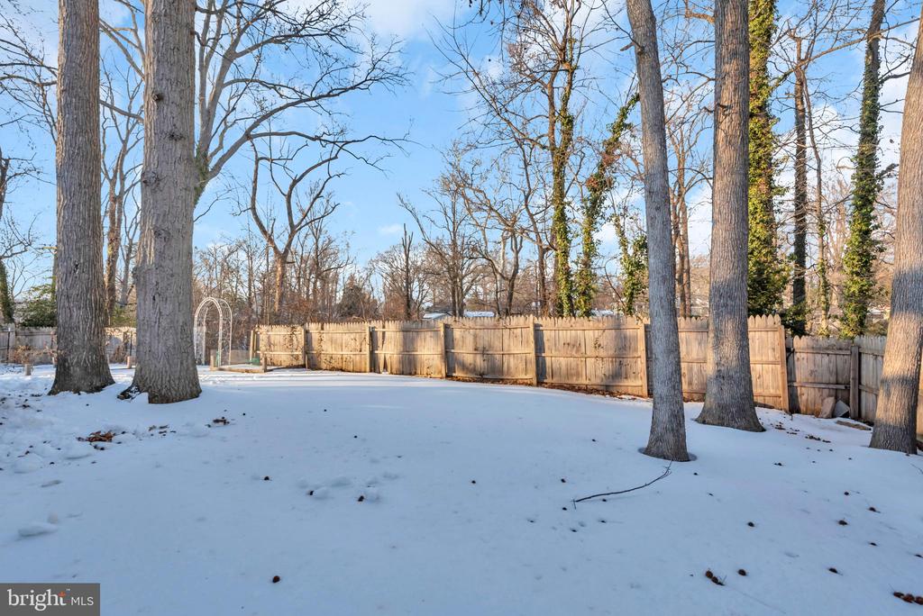 1080 CRESTVIEW DRIVE