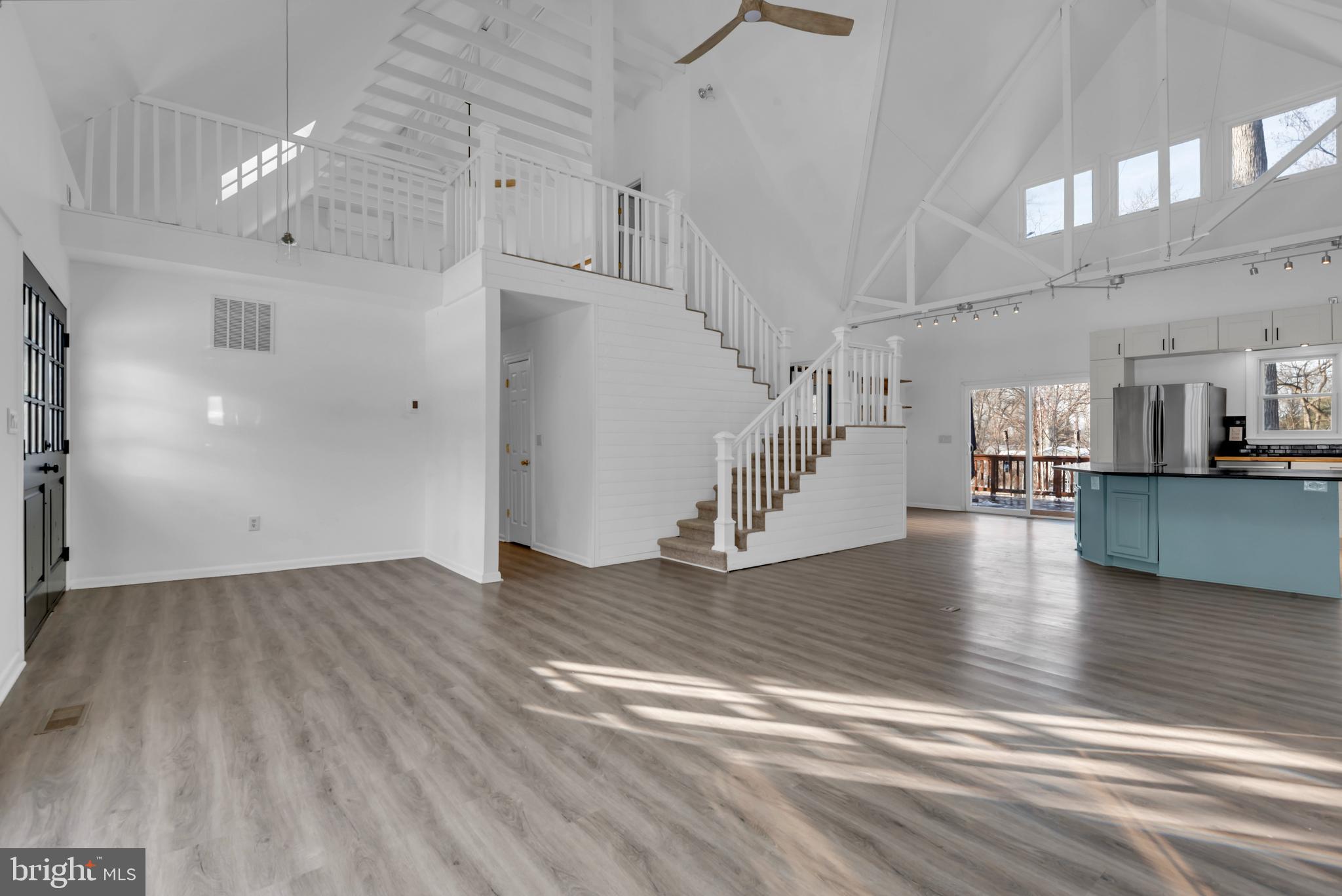 1080 CRESTVIEW DRIVE