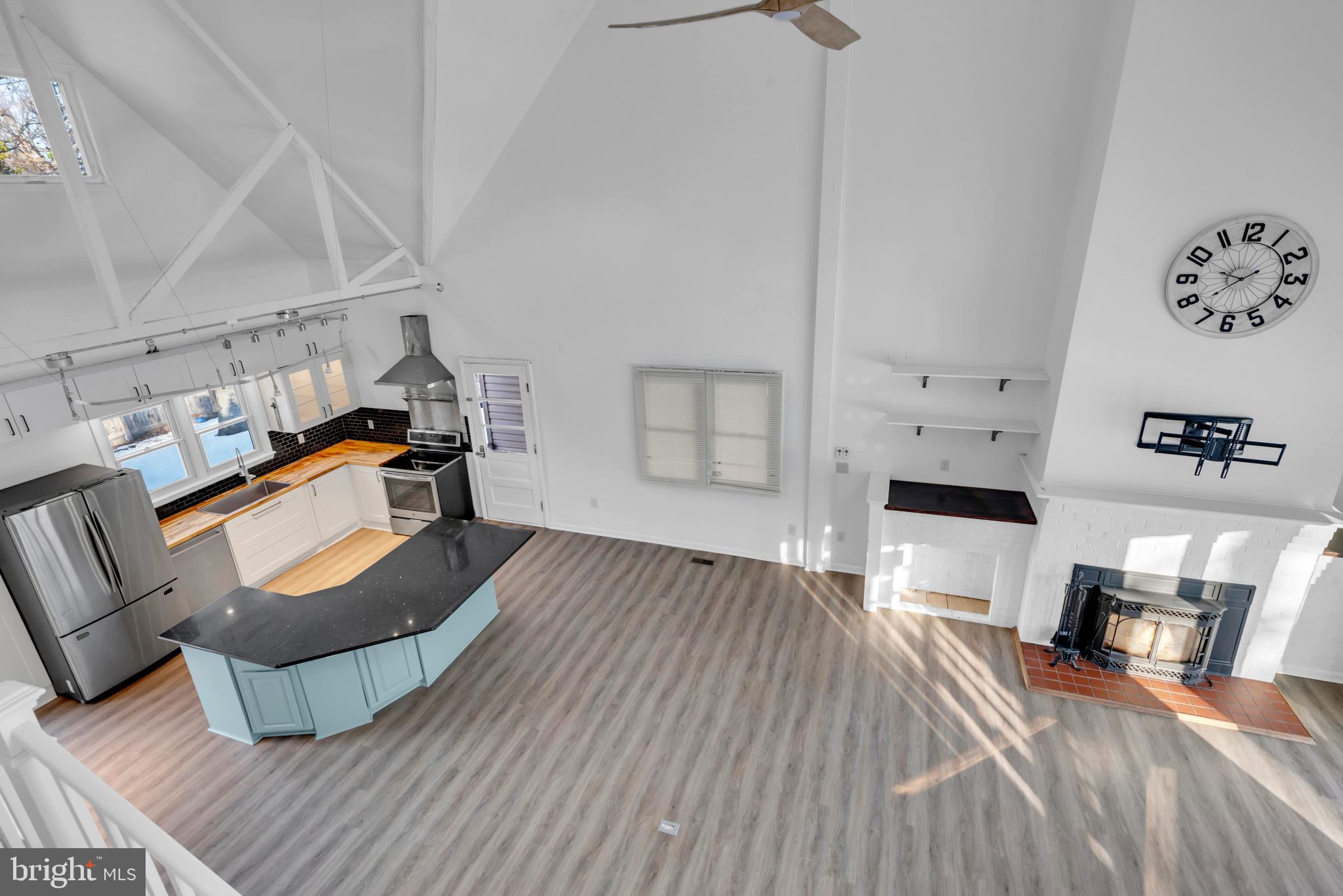 1080 CRESTVIEW DRIVE