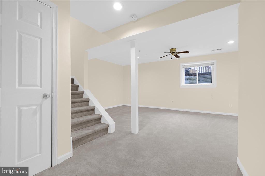8214 SHADY NOOK COURT