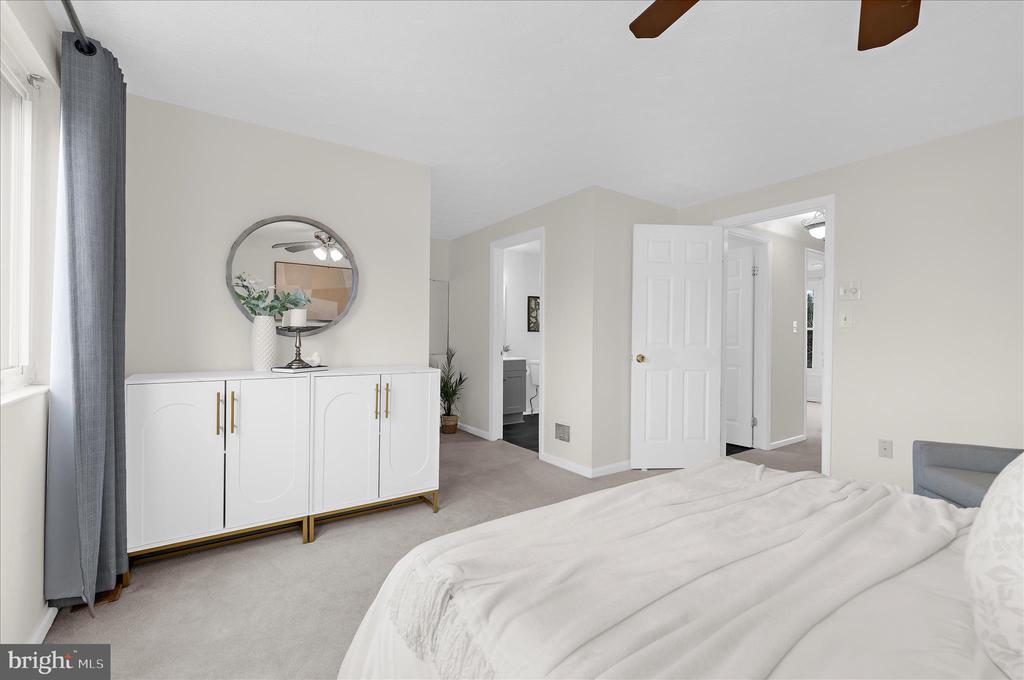 8214 SHADY NOOK COURT