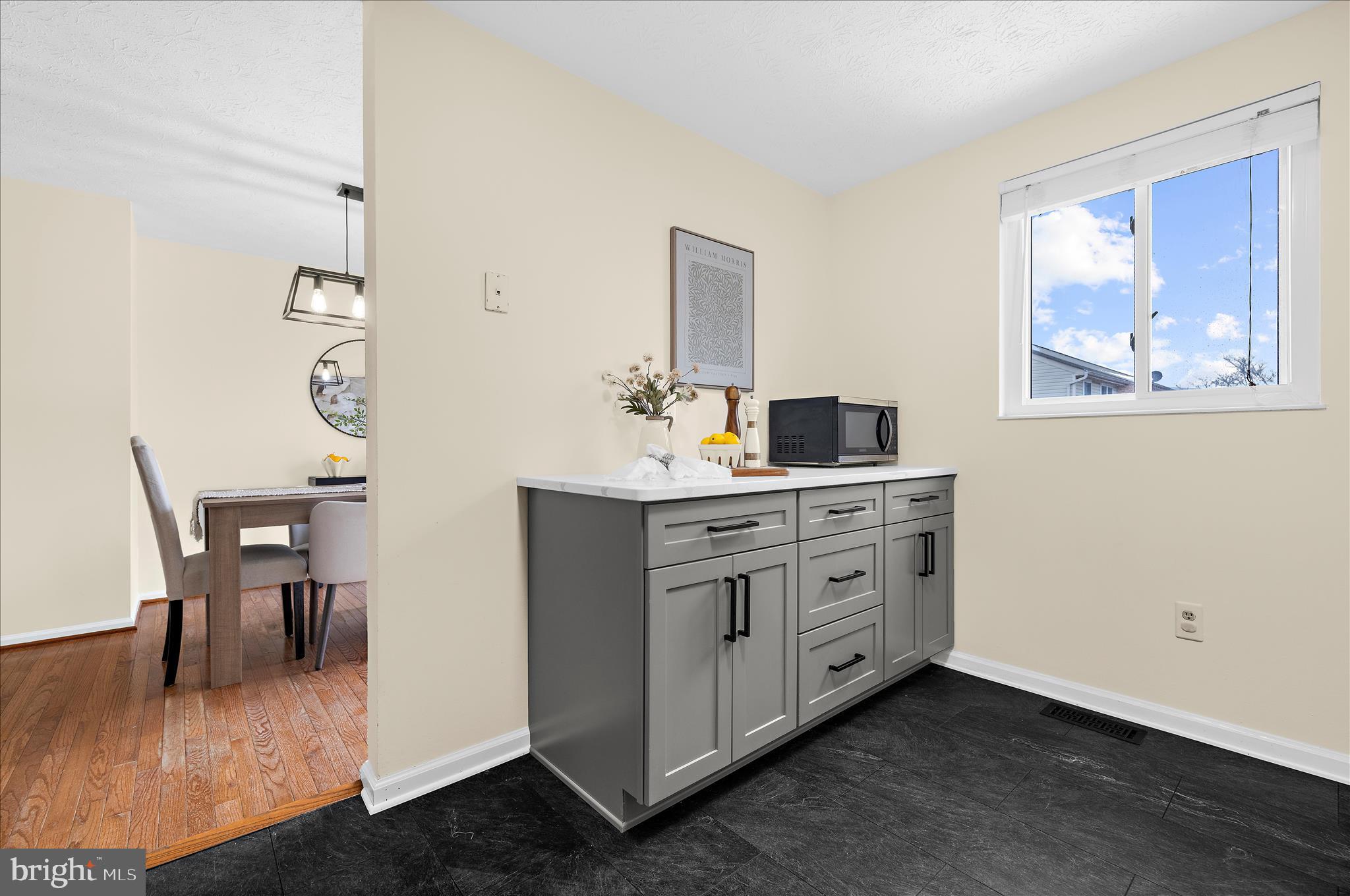 8214 SHADY NOOK COURT