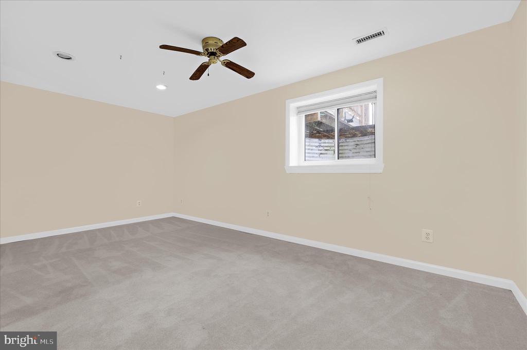 8214 SHADY NOOK COURT