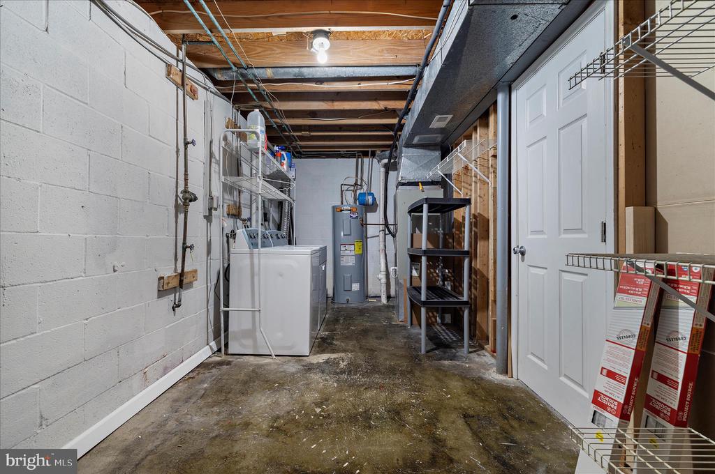 8214 SHADY NOOK COURT