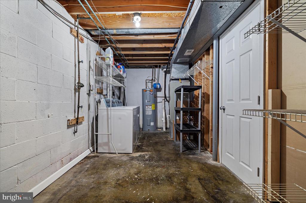 8214 SHADY NOOK COURT
