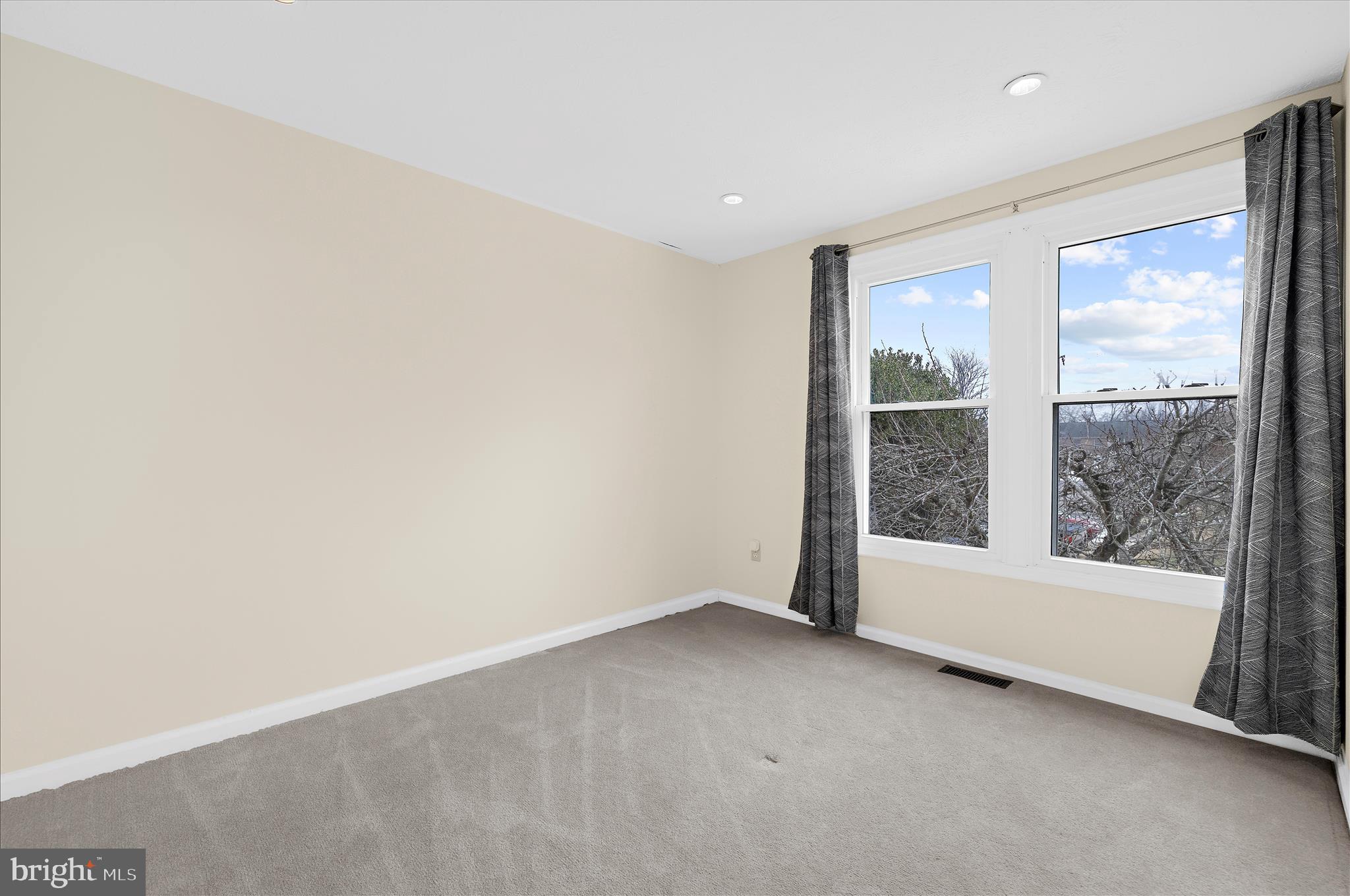 8214 SHADY NOOK COURT