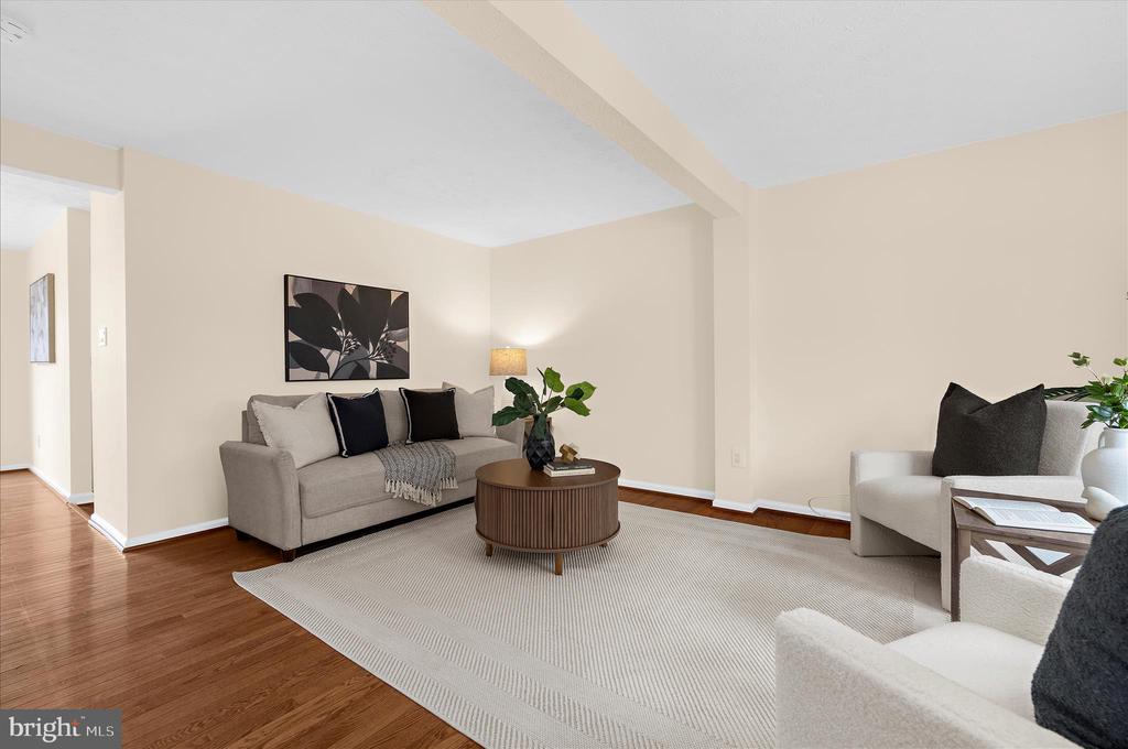 8214 SHADY NOOK COURT