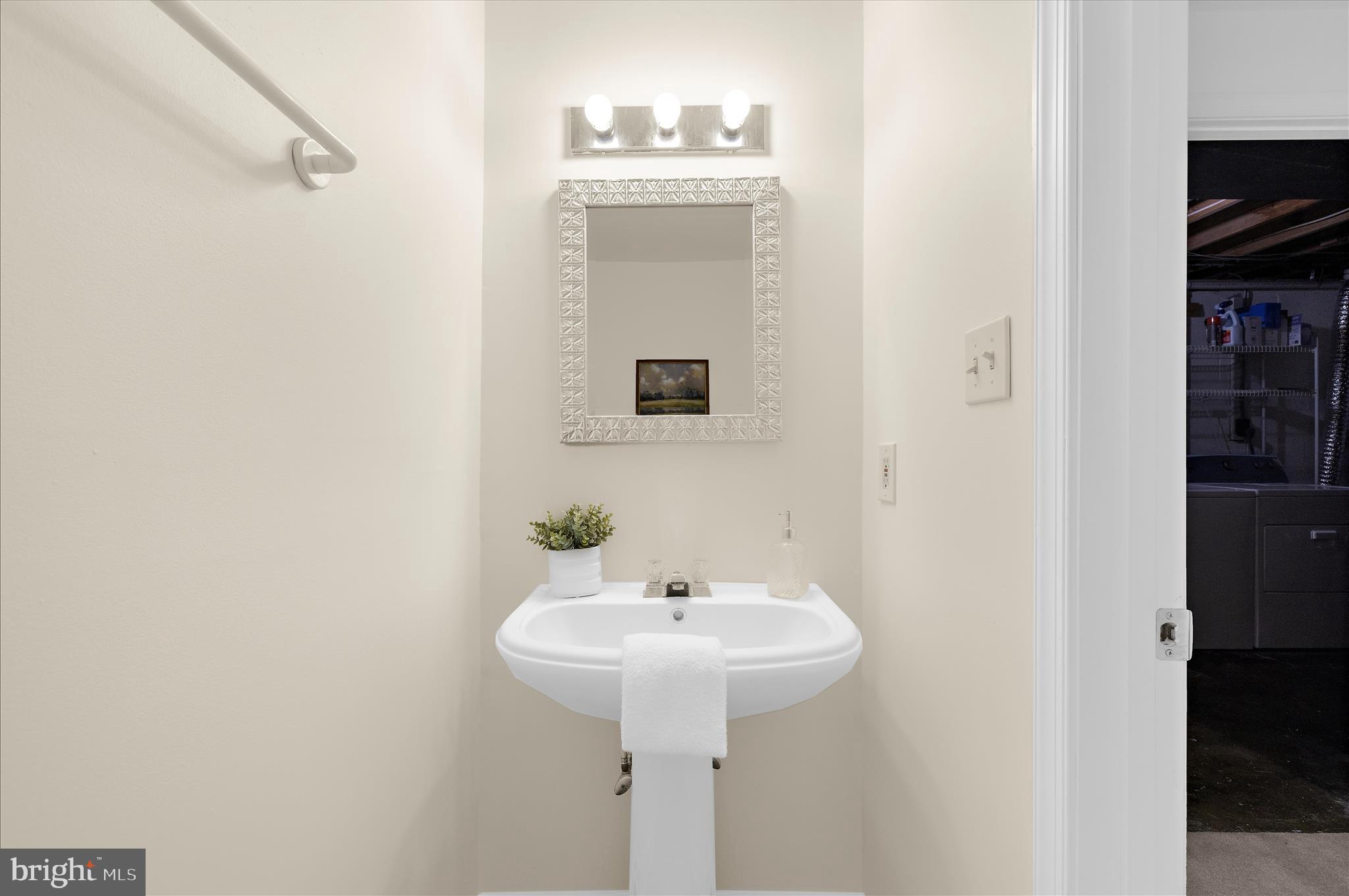 8214 SHADY NOOK COURT