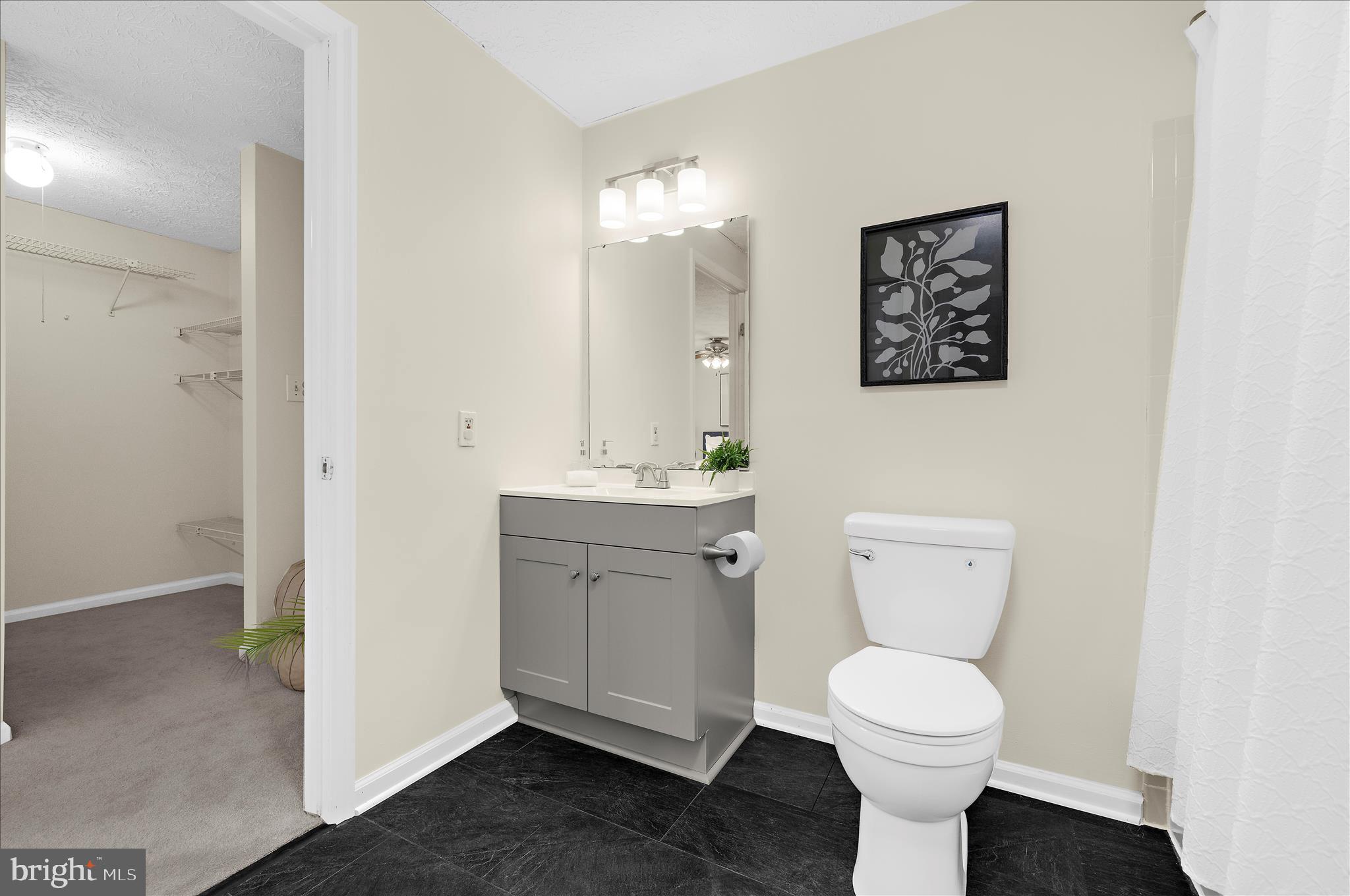 8214 SHADY NOOK COURT