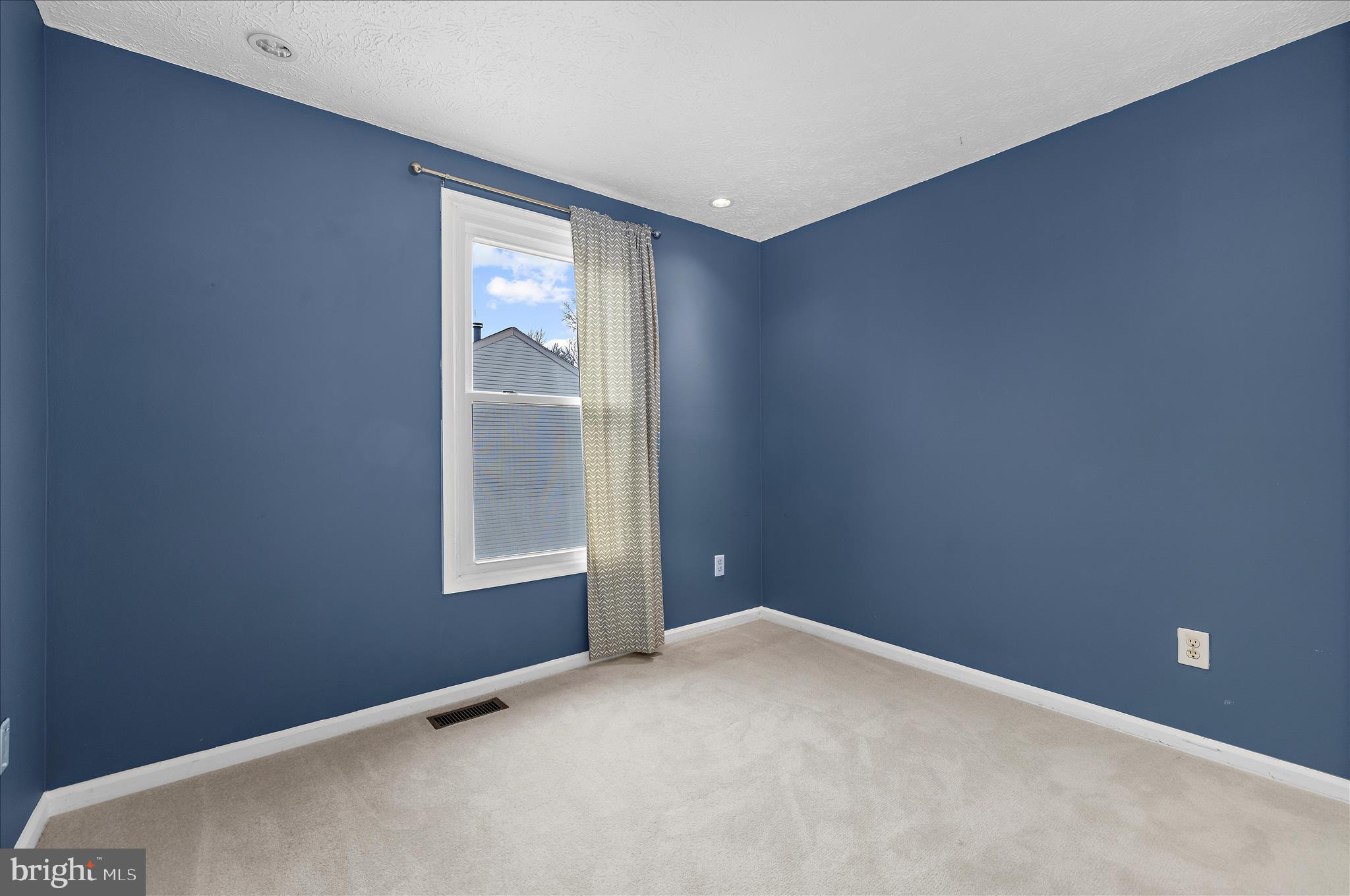 8214 SHADY NOOK COURT