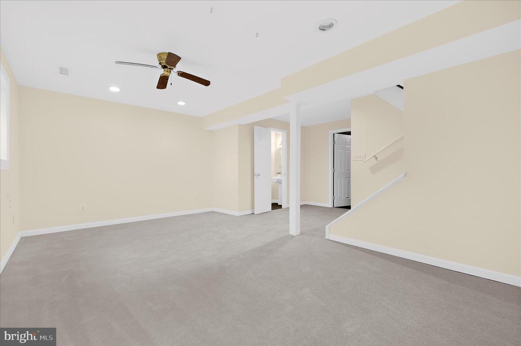 8214 SHADY NOOK COURT