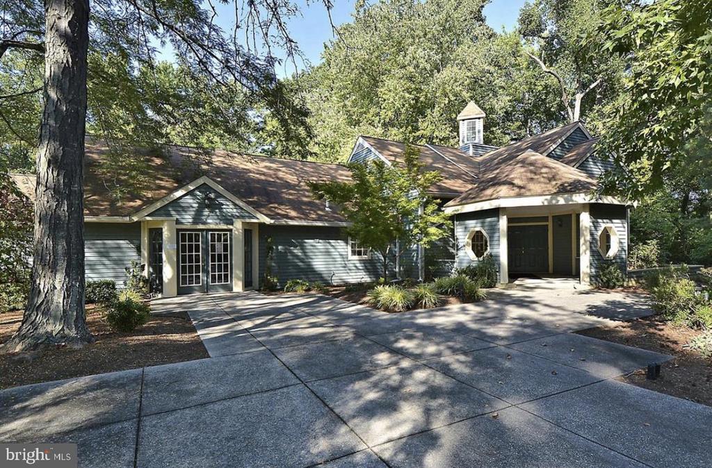 922 YACHTSMAN WAY