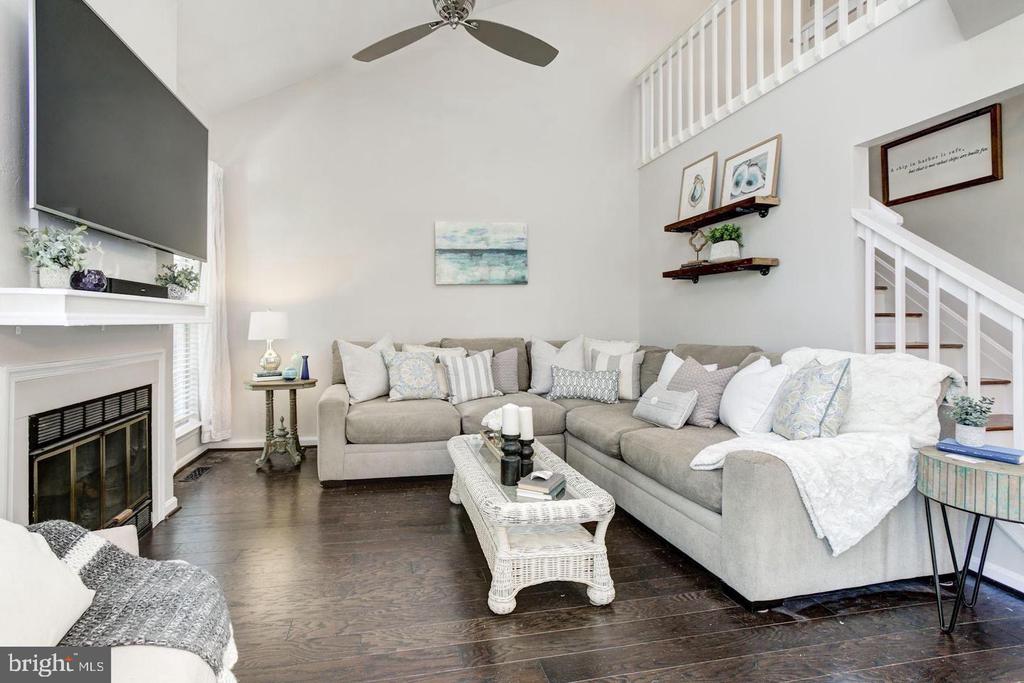 922 YACHTSMAN WAY