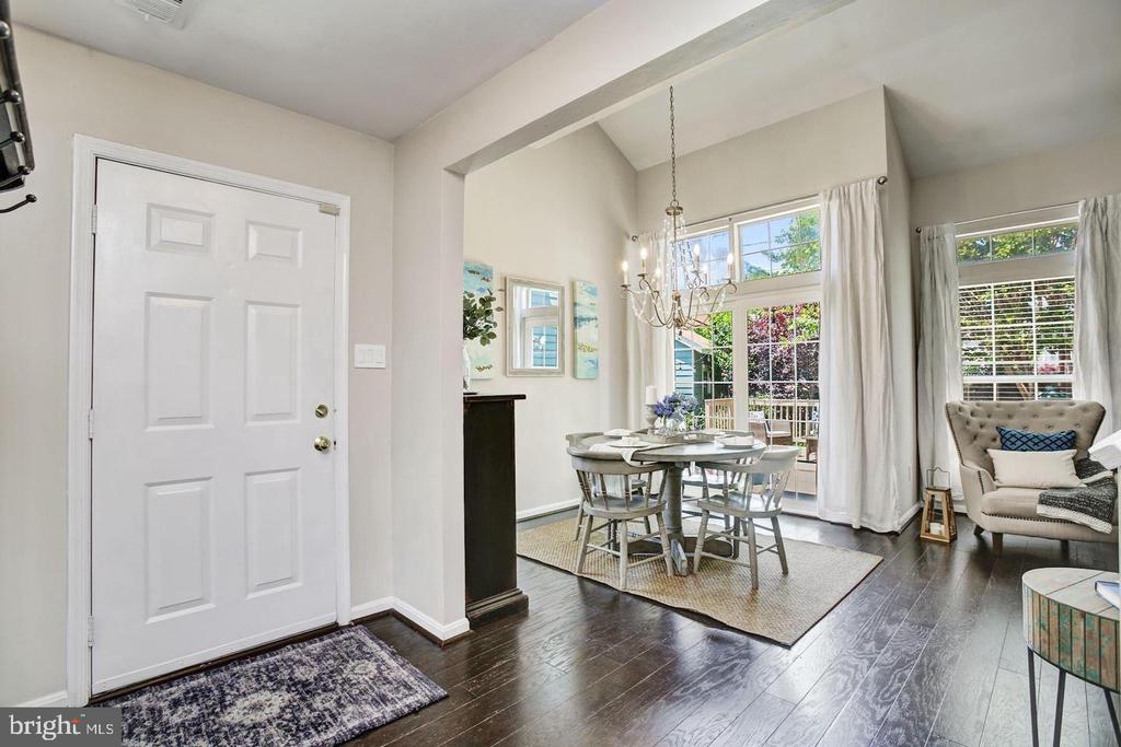 922 YACHTSMAN WAY