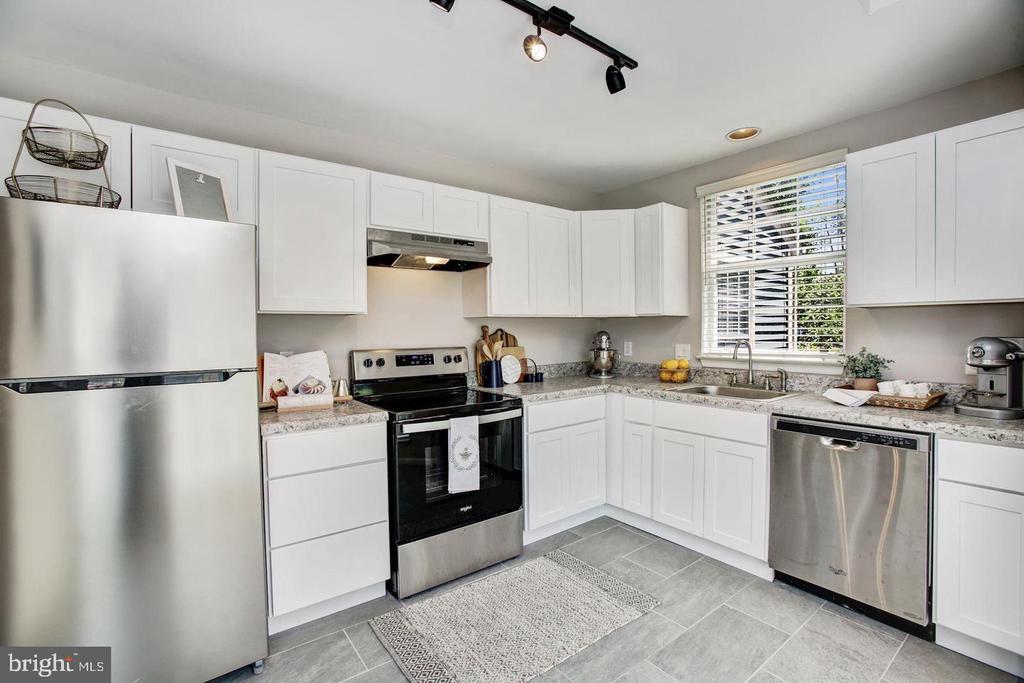 922 YACHTSMAN WAY