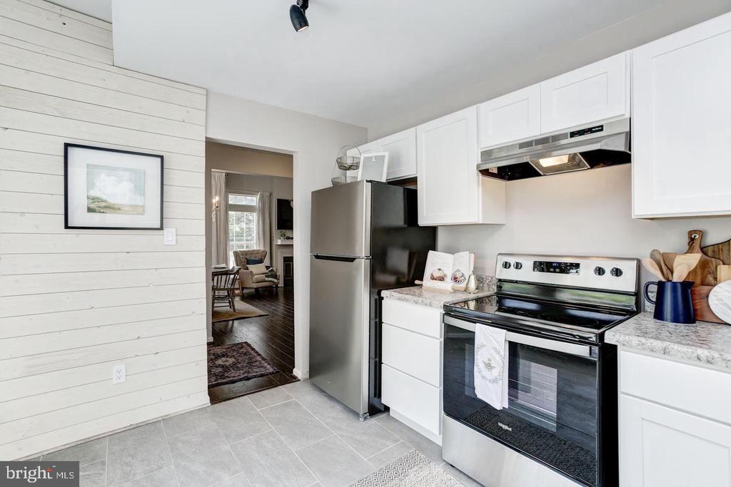 922 YACHTSMAN WAY