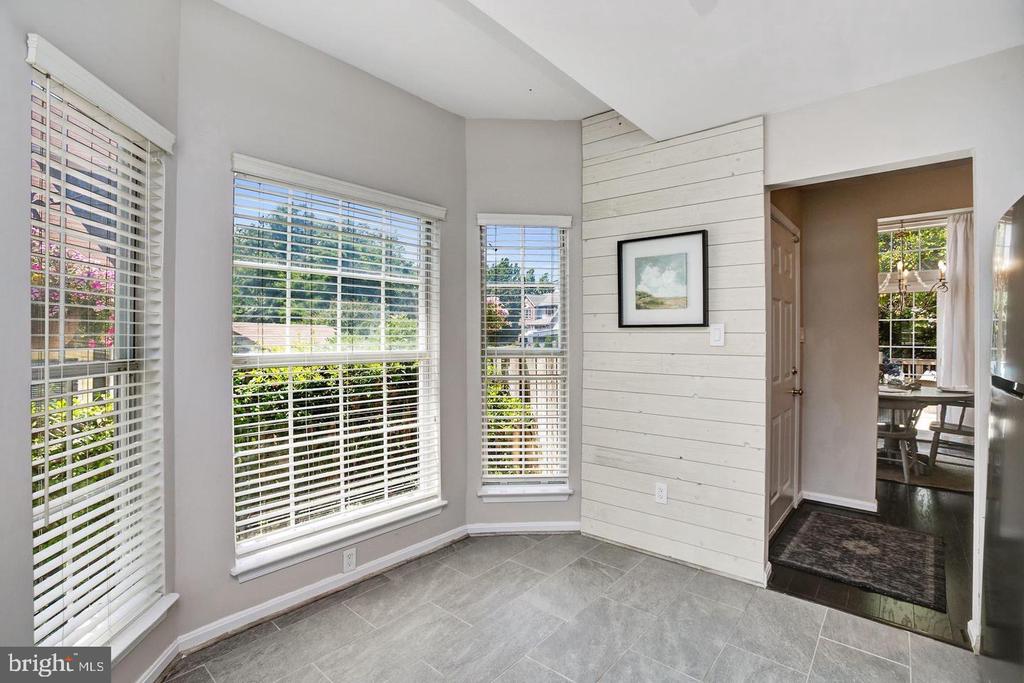 922 YACHTSMAN WAY
