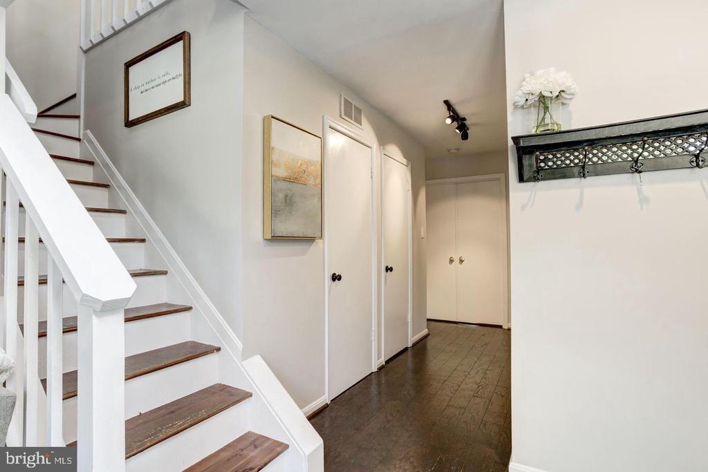 922 YACHTSMAN WAY
