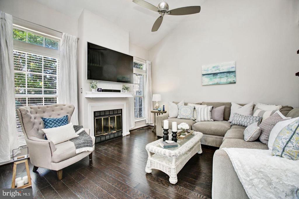 922 YACHTSMAN WAY