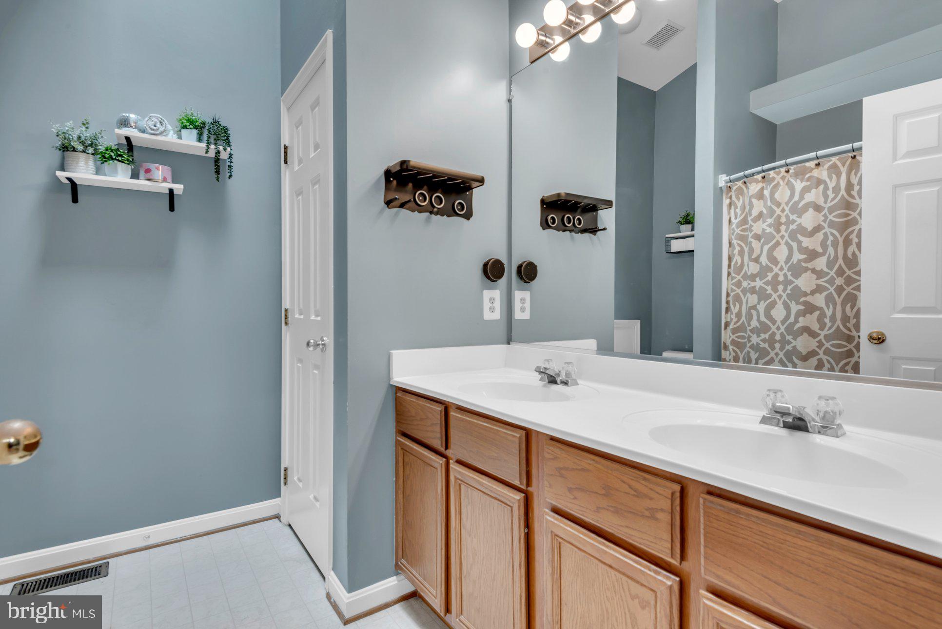 123 QUIET WATERS PLACE