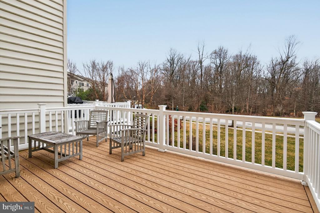 548 DEEP CREEK VIEW