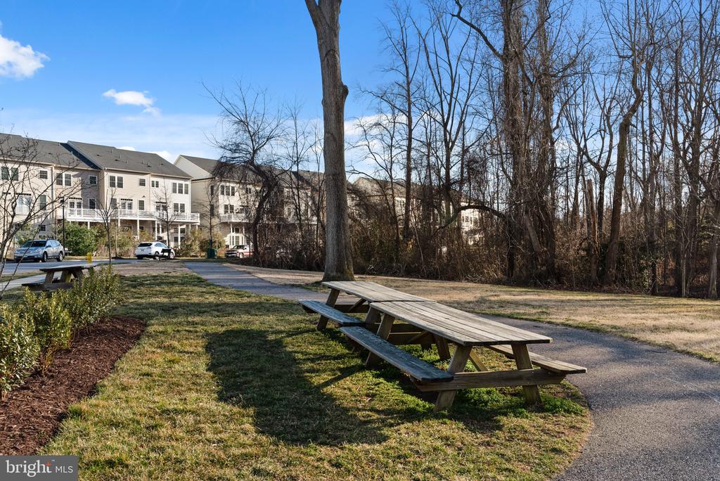 548 DEEP CREEK VIEW