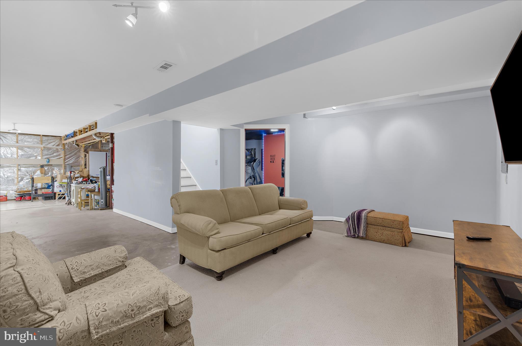 92 CLIFFORD BOULEVARD