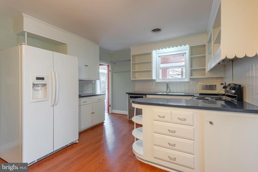 871 HIGHLAND AVENUE
