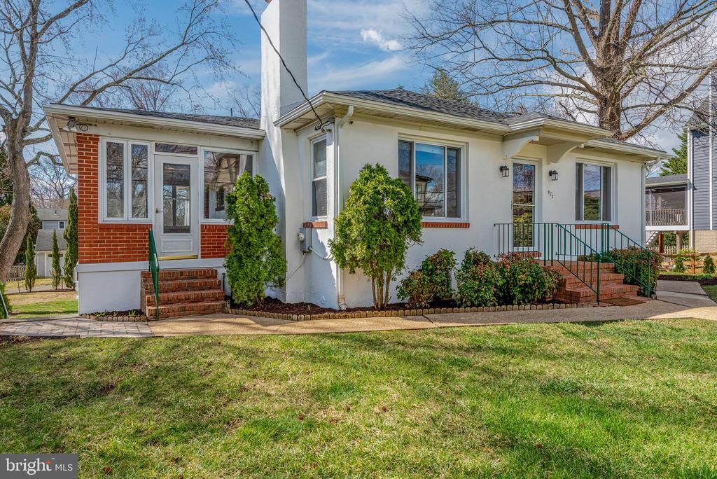 871 HIGHLAND AVENUE
