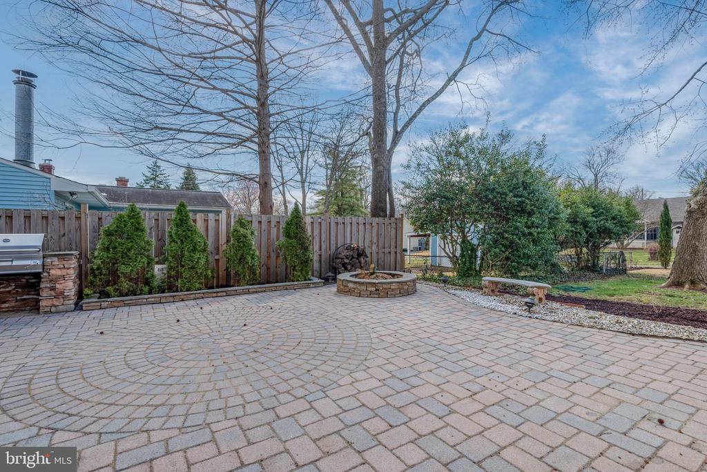 871 HIGHLAND AVENUE