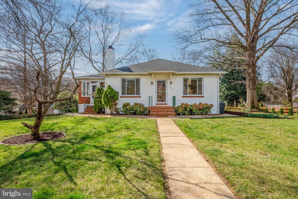 871 HIGHLAND AVENUE
