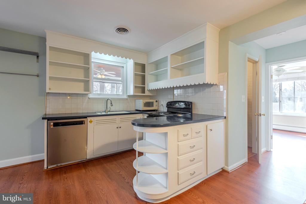 871 HIGHLAND AVENUE