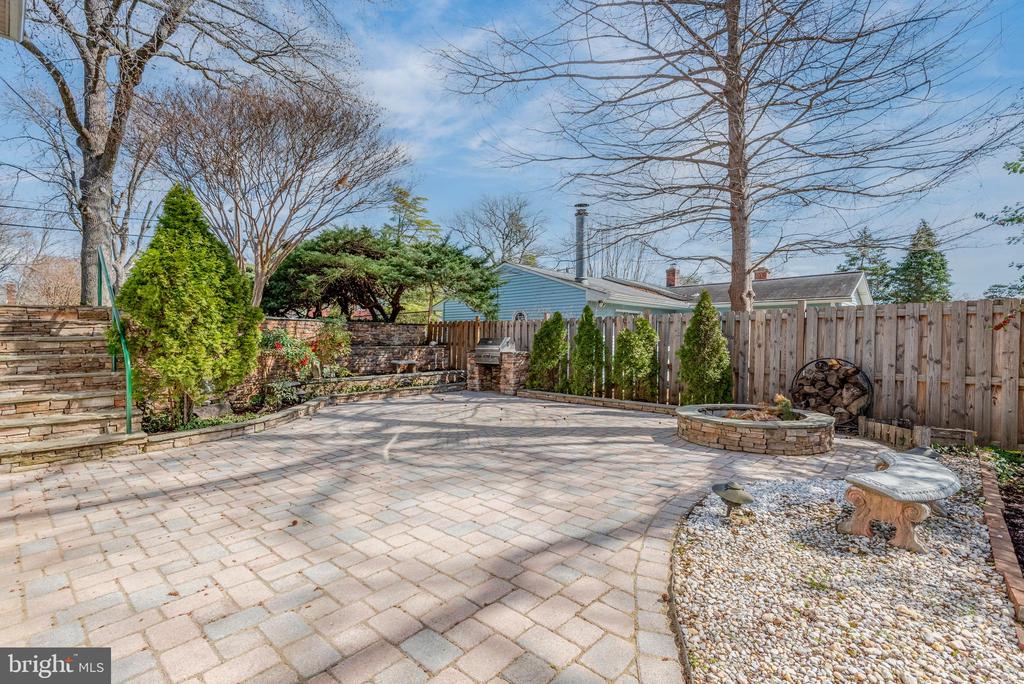 871 HIGHLAND AVENUE