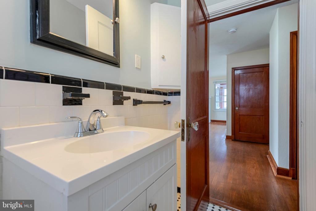 871 HIGHLAND AVENUE