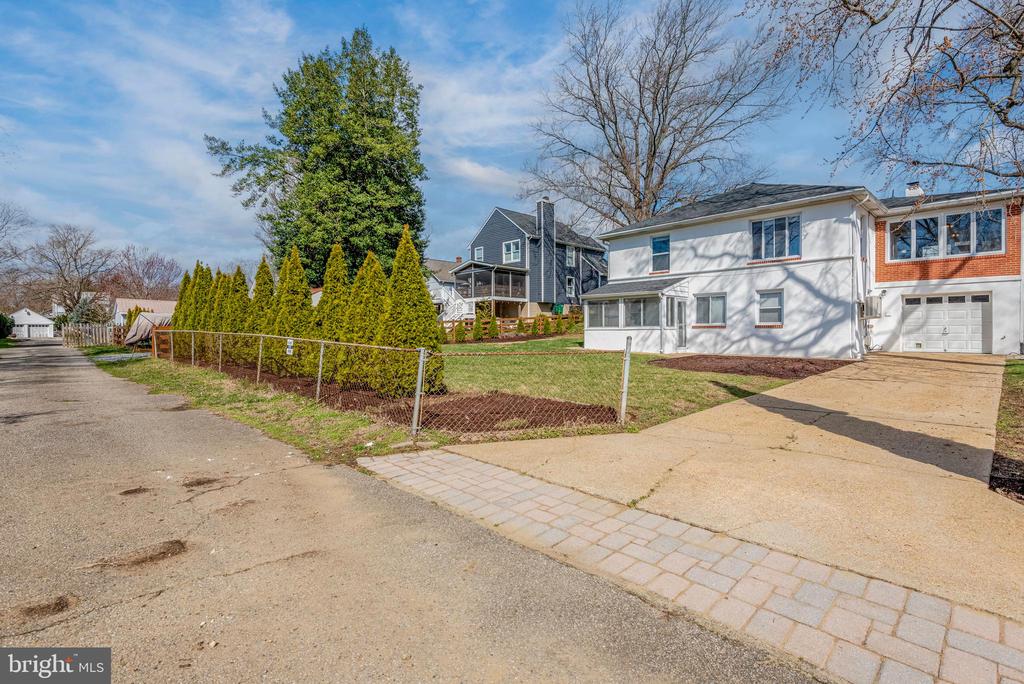 871 HIGHLAND AVENUE