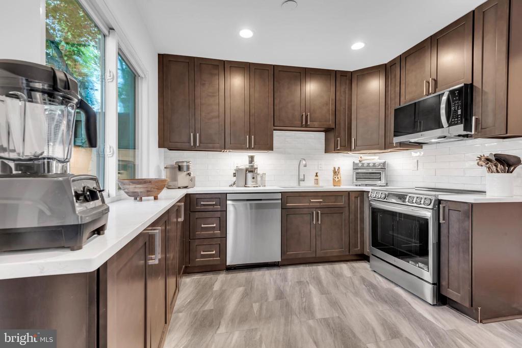 1052 CEDAR RIDGE COURT
