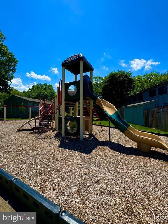 1052 CEDAR RIDGE COURT