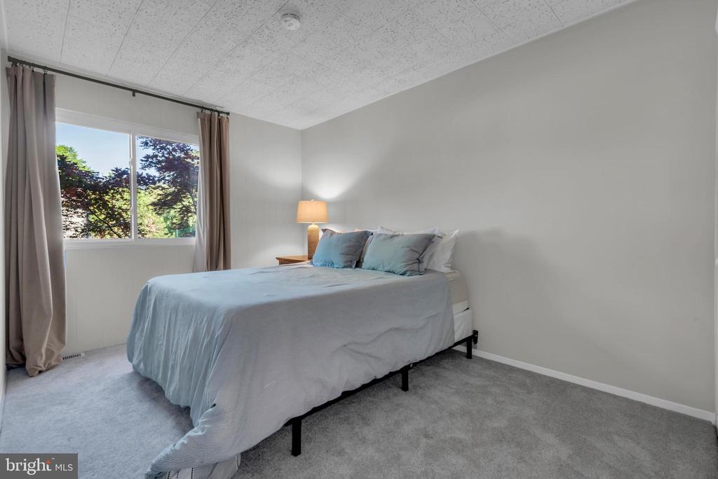 1052 CEDAR RIDGE COURT