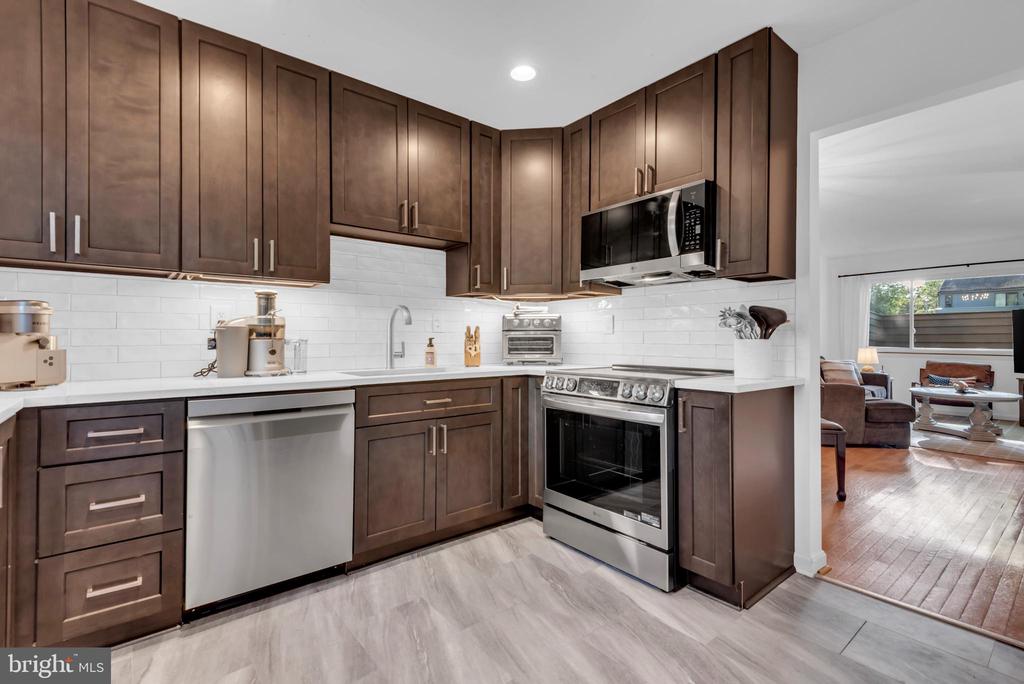 1052 CEDAR RIDGE COURT