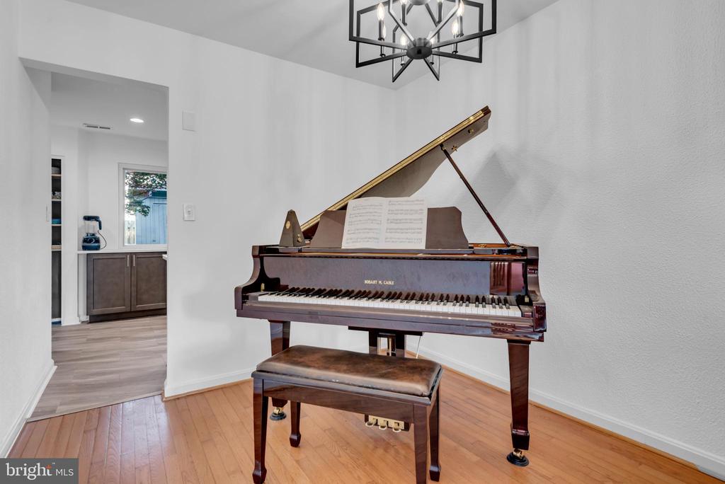 1052 CEDAR RIDGE COURT