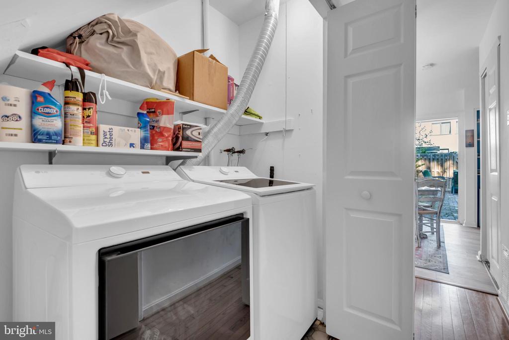 1052 CEDAR RIDGE COURT