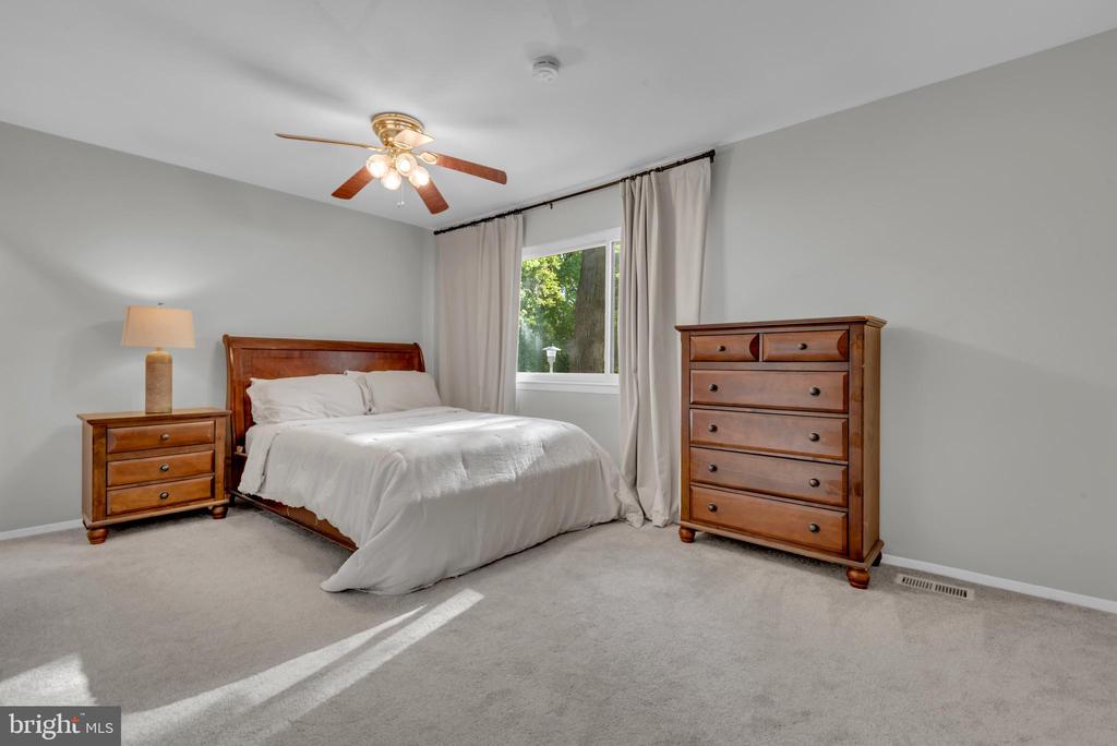 1052 CEDAR RIDGE COURT