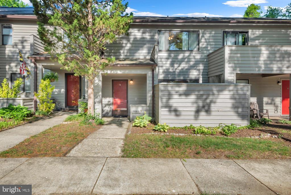 1052 CEDAR RIDGE COURT