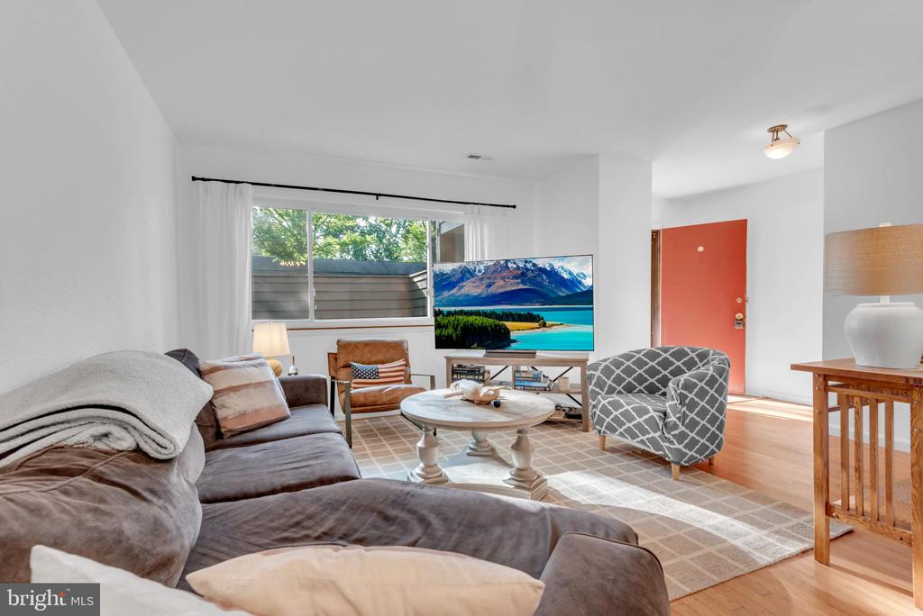 1052 CEDAR RIDGE COURT